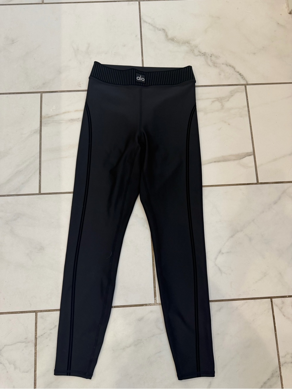 NWOT Alo High Waist Line Up Leggings
